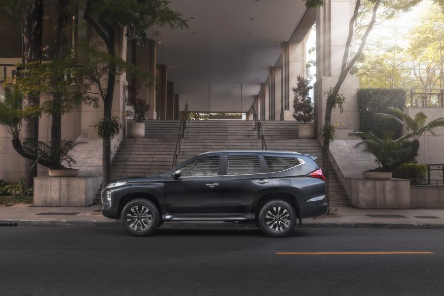 Mitsubishi Pajero Sport HPE-S 2020 года  (LA) (фото 14 из 38)